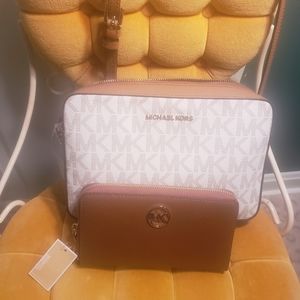 NWT Michael Kors jet set crossbody & wallet